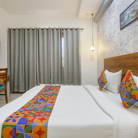 Fabhotel New Journey Hospitality Gurgaon Exterior photo