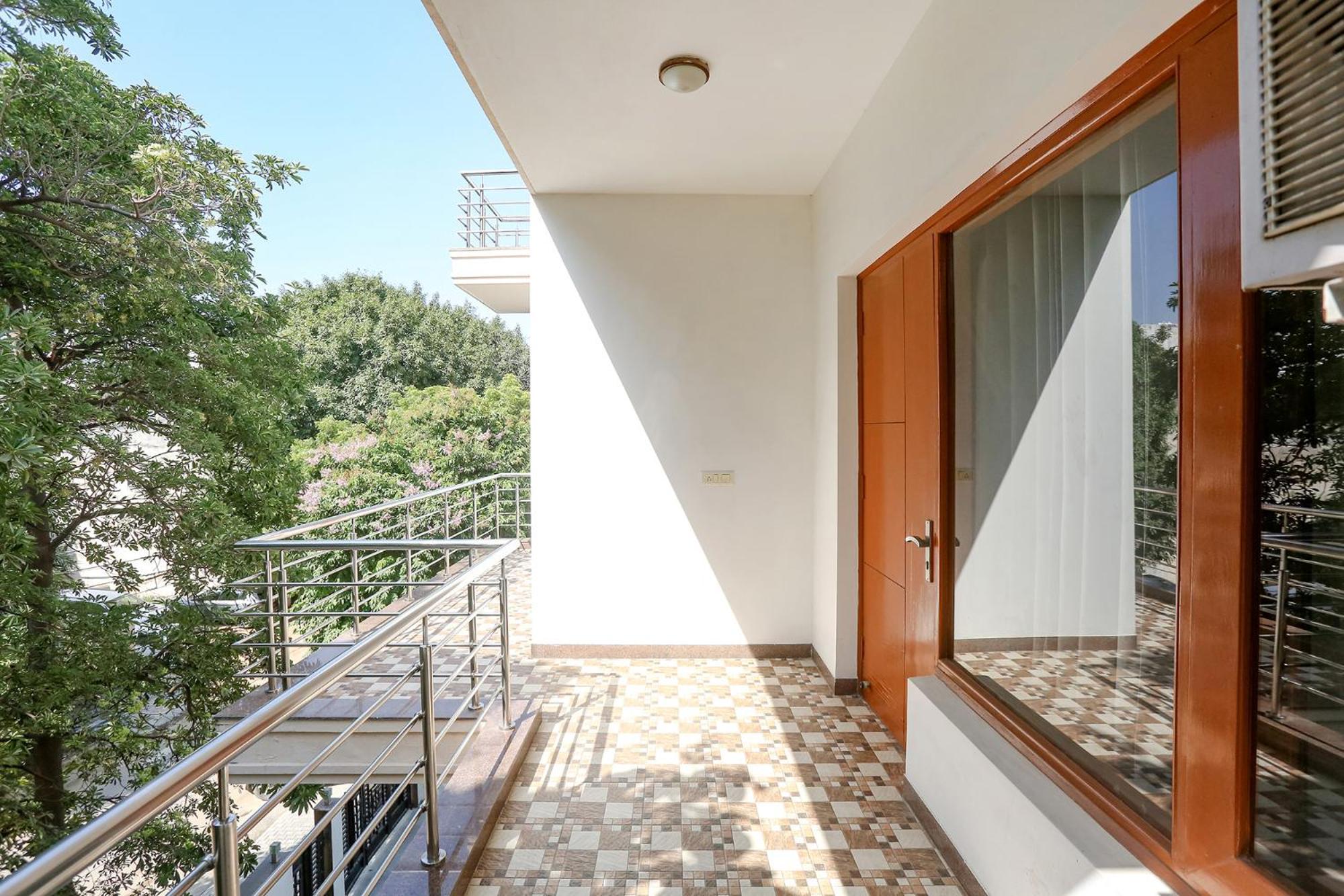 Fabhotel New Journey Hospitality Gurgaon Exterior photo